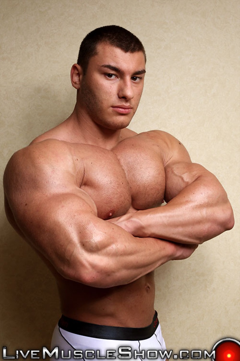 20 year old big muscle boy Lev Danovitz shows off his huge ...